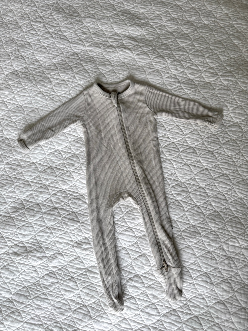 Kyte Baby Ribbed Zipper Footie Pajamas Oat/Light Gray/Beige